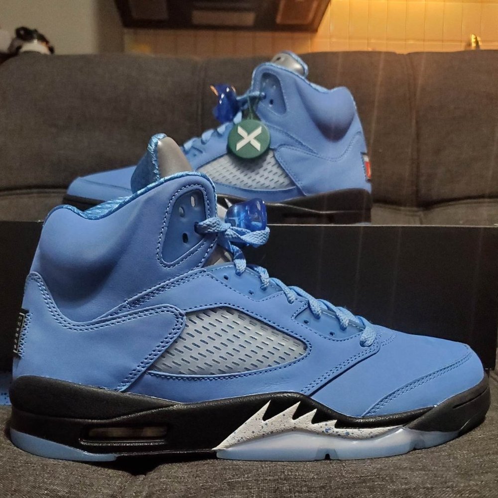 Size 10.5 Air Jordan 5 SE UNC 'University Blue' Deadstock